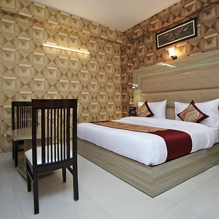Airport Hotel Hsp New Delhi Exteriör bild