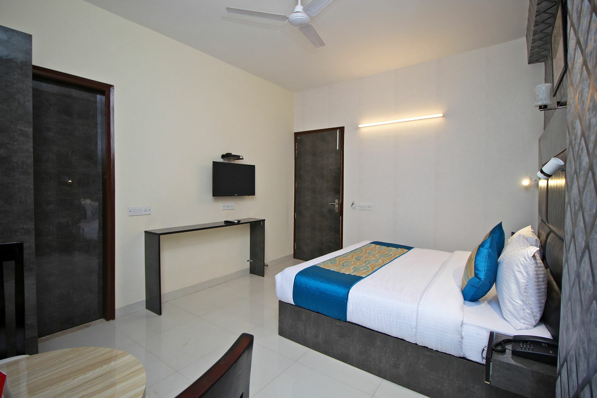 Airport Hotel Hsp New Delhi Exteriör bild